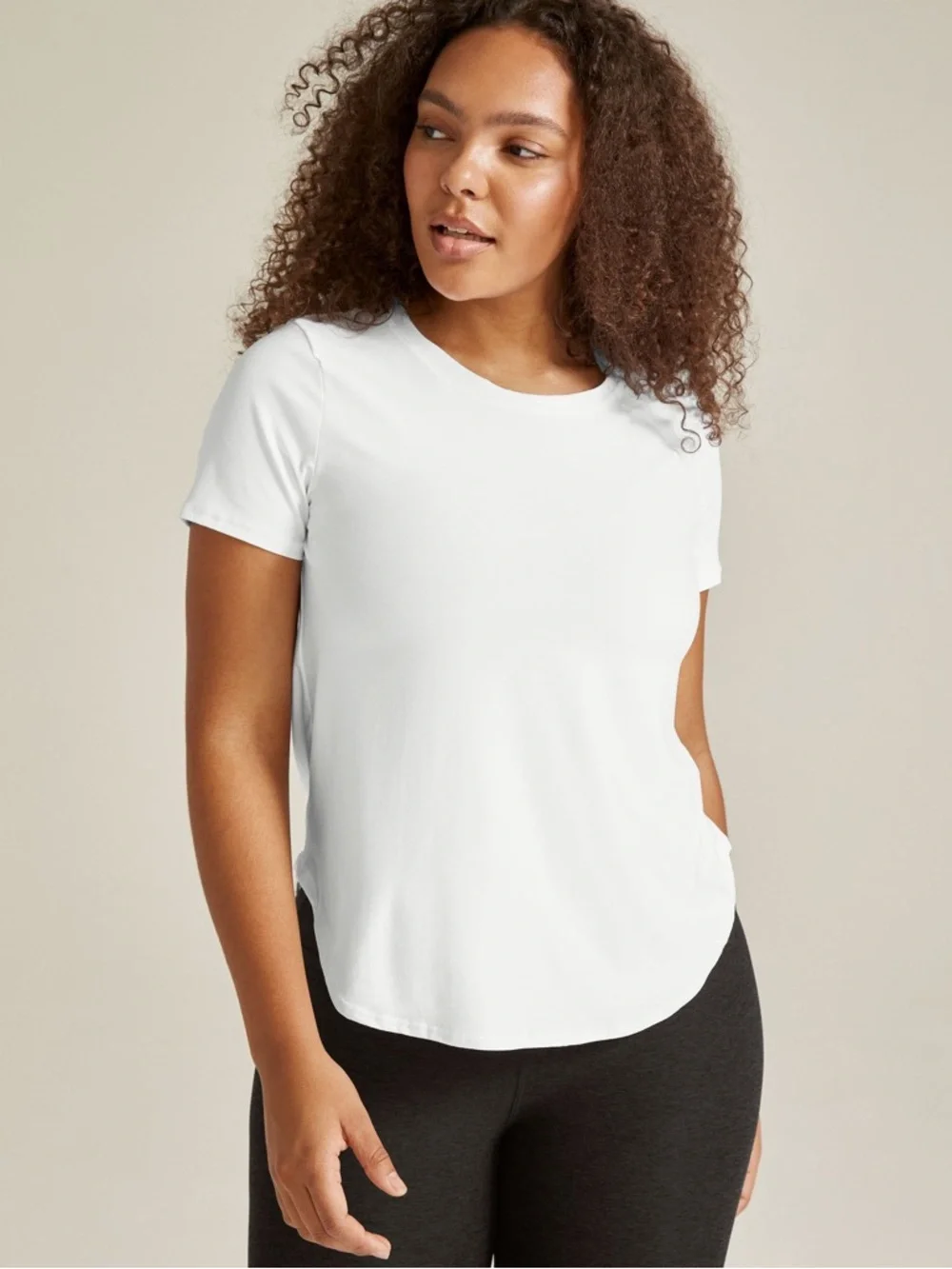 NWT Beyond Yoga Featherweight On The Down Low Tee White Size M - Picture 2 of 11